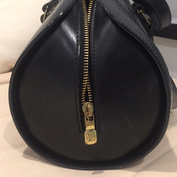 Louis Vuitton Papillon Leather Bag - Picture 4 of 8